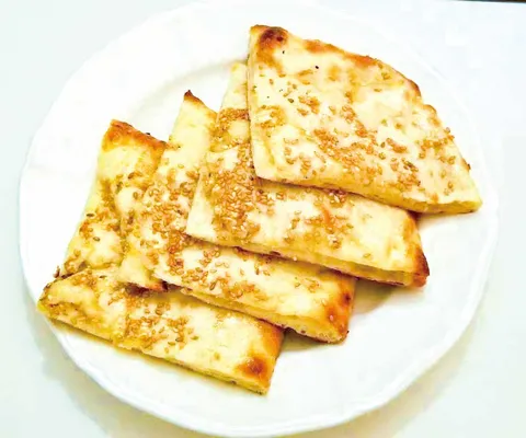 Masala Cheese Naan